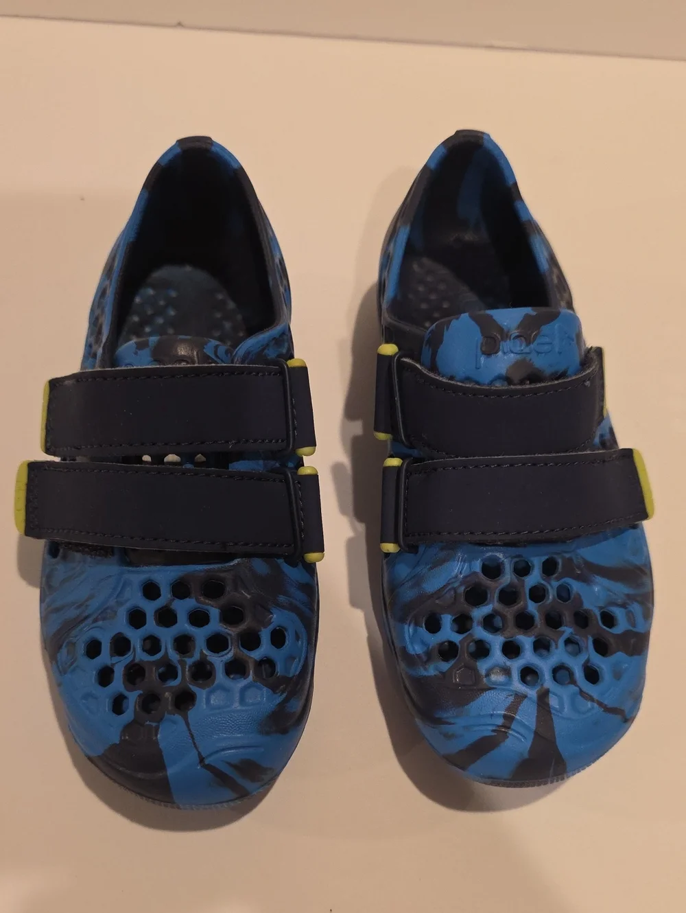 Plae Kids Blue Breathable Water Shoes with Hook & Loop Straps Size 12 Eu 29